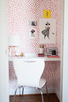 co bolinhas irregulares vermelho home office