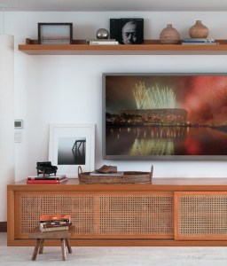 Maria Eduarda Gomidecrop